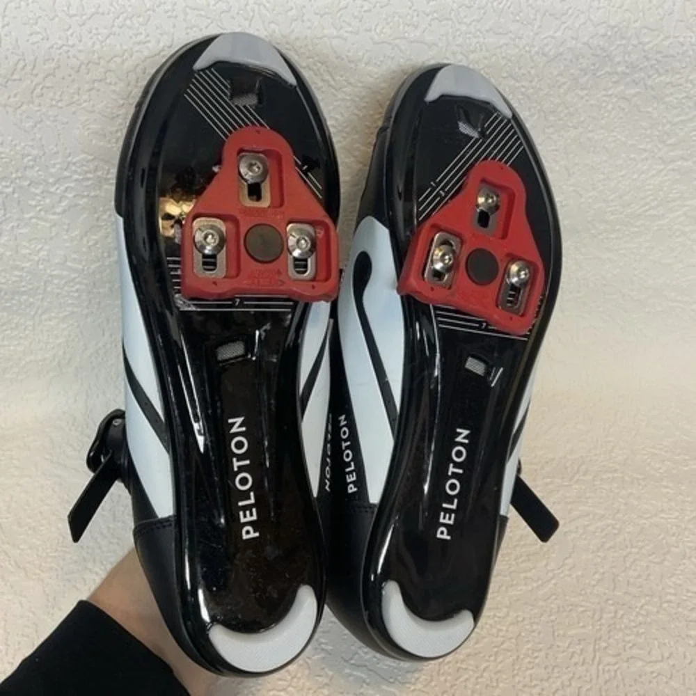 NWOB  Peloton Black Buckle Adjustable‎ Lightweight Cycling Shoes Unisex 43/US10